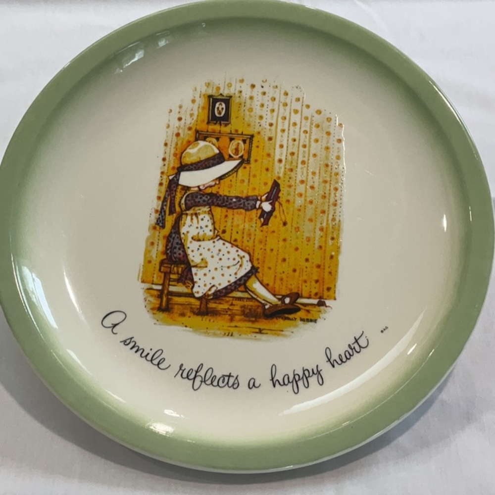 Holly Hobbie 1972 collectors plate. American Greetings.